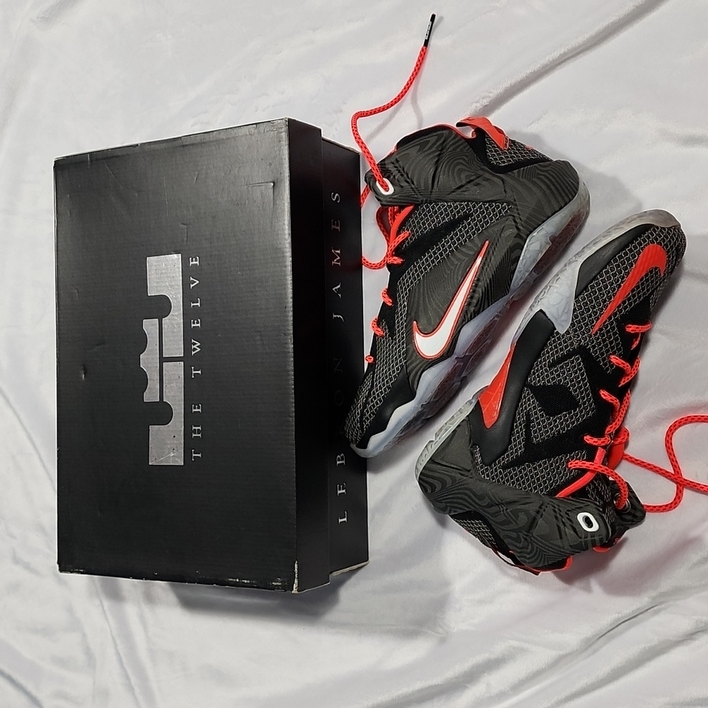 Size 6 youth LeBron XII (GS). Black/White-Bright Crimson.